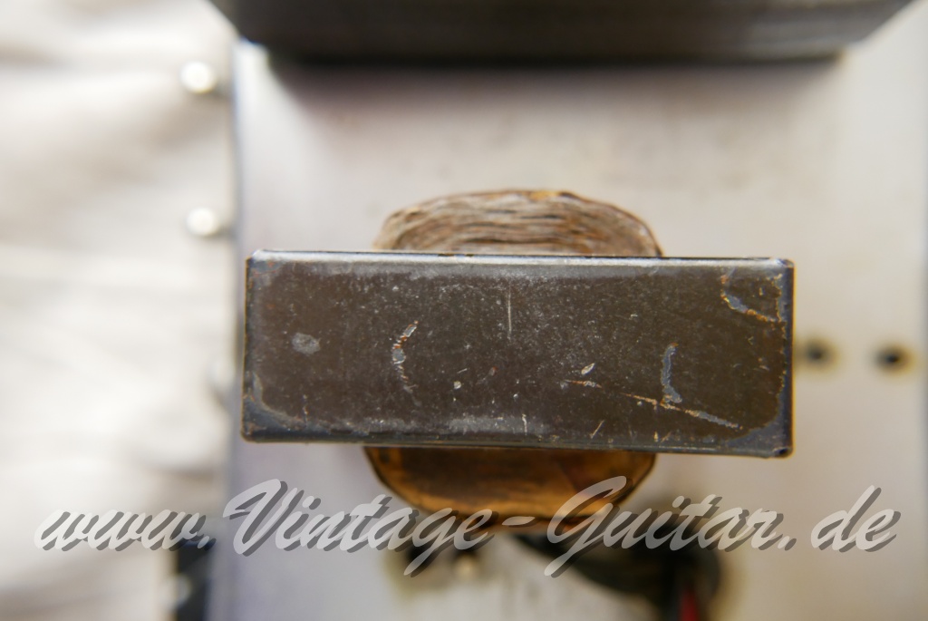 img/vintage/6029/Fender Bassman_5F6A_Tweed_narrow_panel_1960-015.jpg